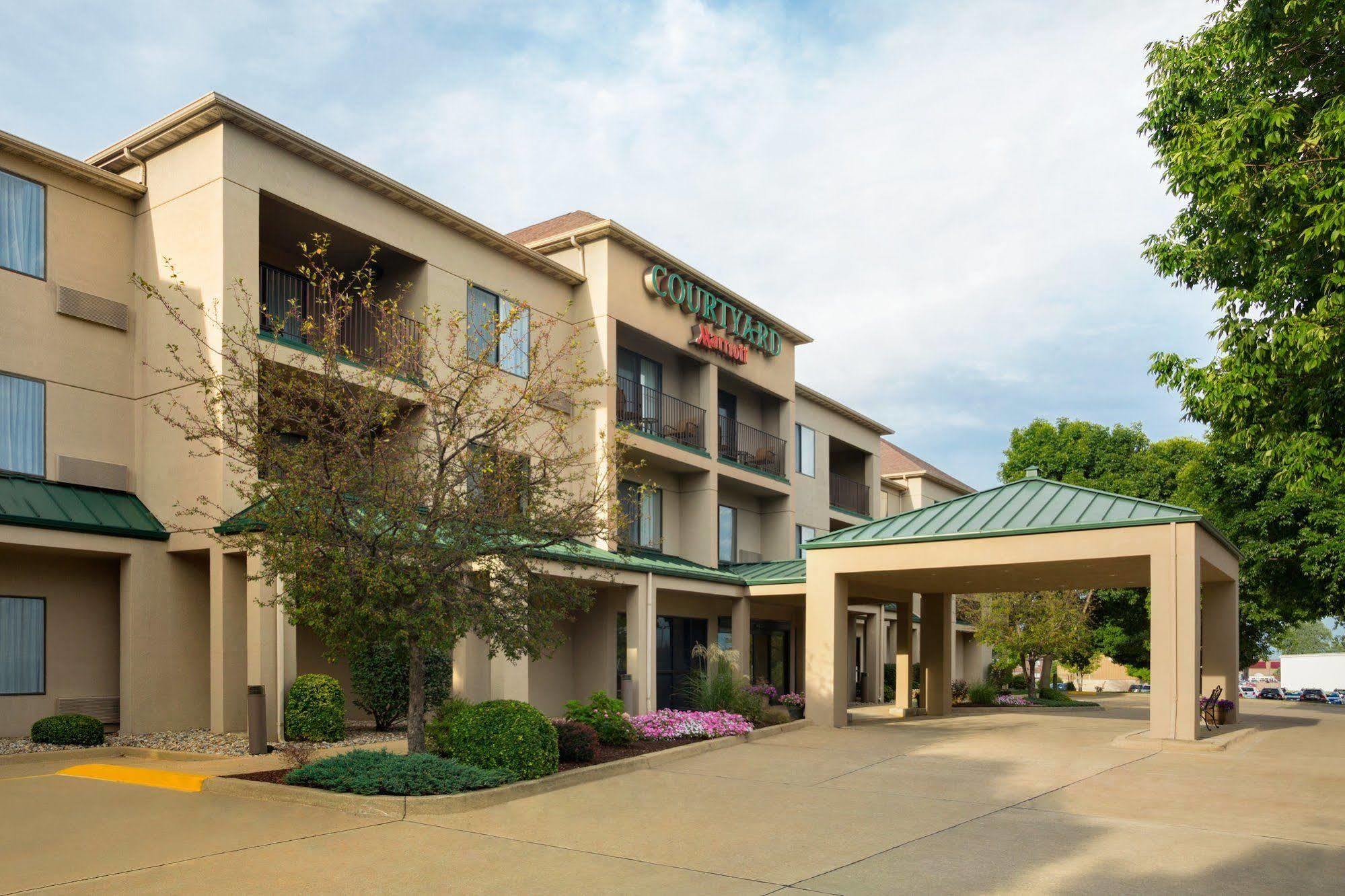 Courtyard By Marriott Champaign Hotel Exterior foto